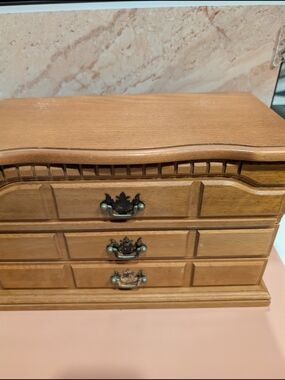 Wooden Jewelry Chest - Light Brown Vintage clean